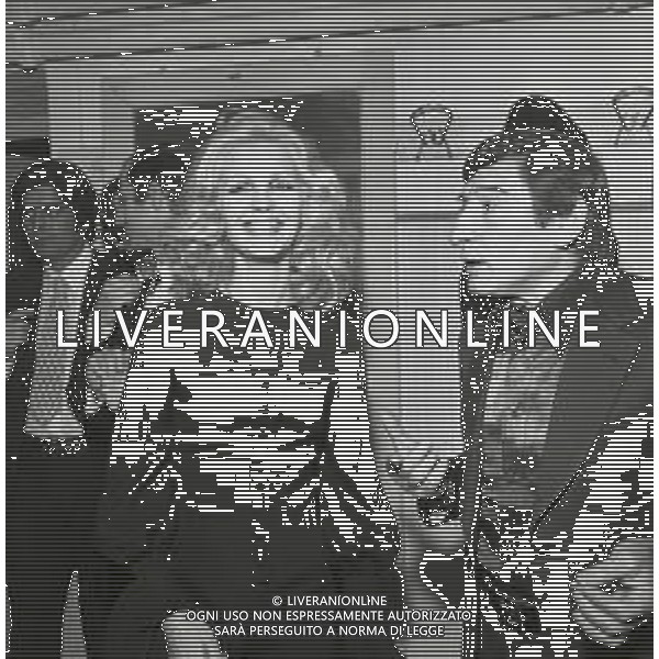 RETROSPETTIVA PATTY PRAVO CANTANTE NELLA FOTO PATTY PRAVO AL FESTIVAL DI SANREMO NELL\'ANNO 1973 CON RENATO RASCEL AG ALDO LIVERANI SAS