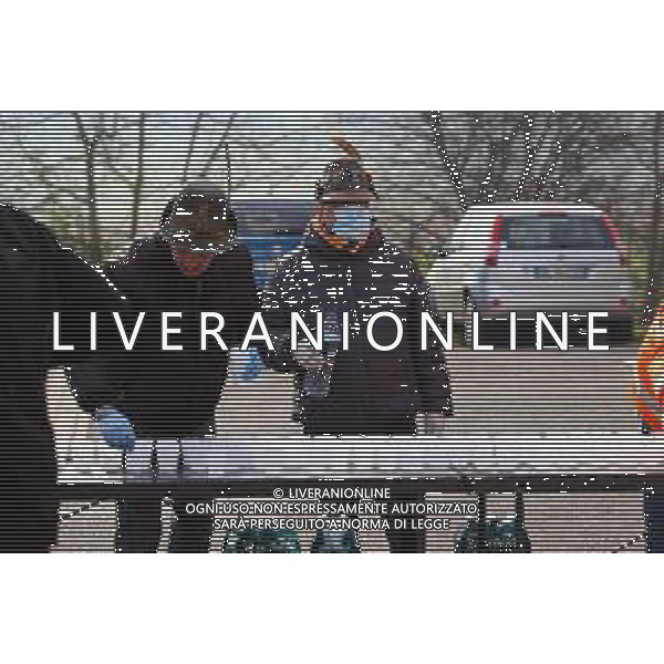 Emergenza Coronavirus in Italia Verdi Marathon - Maratona delle terre verdiane 23.02.2020 Nella Foto: Volontari e atleti indossano maschere e guanti di protezione durante la gara Ph.Soli-Ag. Aldo Liverani / AGENZIA ALDO LIVERANI SAS