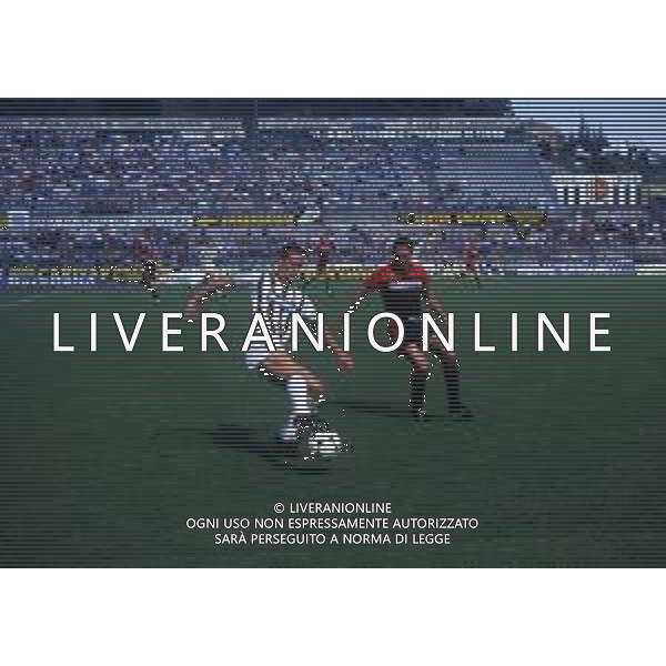 RETROSPETTIVA FRANCESCO VINCENZI CALCIATORE NELLA FOTO FRANCESCO VINCENZI CON LA MAGLIA DELL\'ASCOLI CALCIO AG ALDO LIVERANI SAS