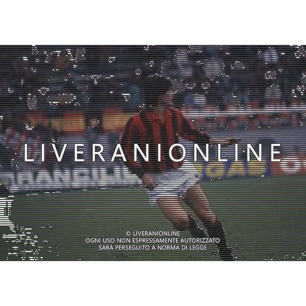 RETROSPETTIVA FRANCESCO VINCENZI CALCIATORE NELLA FOTO FRANCESCO VINCENZI CON LA MAGLIA DEL MILAN CALCIO AG ALDO LIVERANI SAS