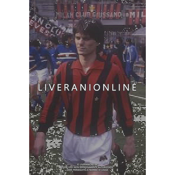 RETROSPETTIVA FRANCESCO VINCENZI CALCIATORE NELLA FOTO FRANCESCO VINCENZI CON LA MAGLIA DEL MILAN CALCIO AG ALDO LIVERANI SAS