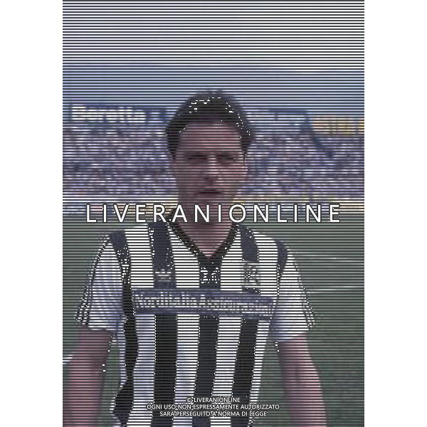 RETROSPETTIVA FRANCESCO VINCENZI CALCIATORE NELLA FOTO FRANCESCO VINCENZI CON LA MAGLIA DELL\'ASCOLI CALCIO AG ALDO LIVERANI SAS