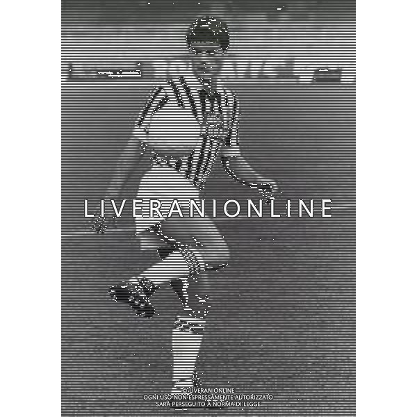 RETROSPETTIVA FRANCESCO VINCENZI CALCIATORE NELLA FOTO FRANCESCO VINCENZI CON LA MAGLIA DELL\'ASCOLI CALCIO AG ALDO LIVERANI SAS