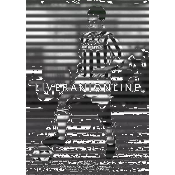 RETROSPETTIVA FRANCESCO VINCENZI CALCIATORE NELLA FOTO FRANCESCO VINCENZI CON LA MAGLIA DELL\'ASCOLI CALCIO AG ALDO LIVERANI SAS