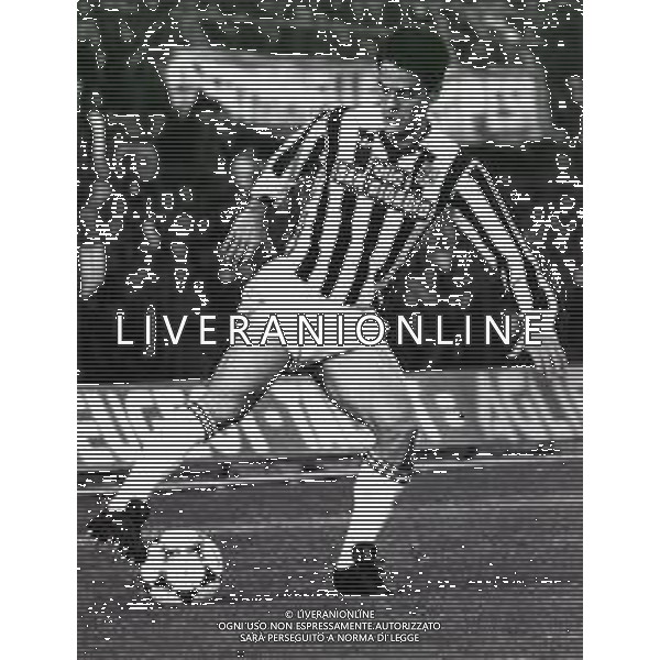 RETROSPETTIVA FRANCESCO VINCENZI CALCIATORE NELLA FOTO FRANCESCO VINCENZI CON LA MAGLIA DELL\'ASCOLI CALCIO AG ALDO LIVERANI SAS