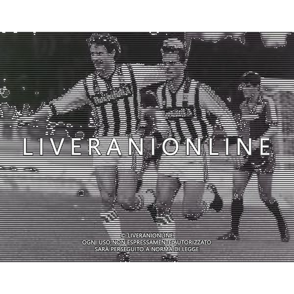 RETROSPETTIVA FRANCESCO VINCENZI CALCIATORE NELLA FOTO FRANCESCO VINCENZI CON LA MAGLIA DELL\'ASCOLI CALCIO AG ALDO LIVERANI SAS