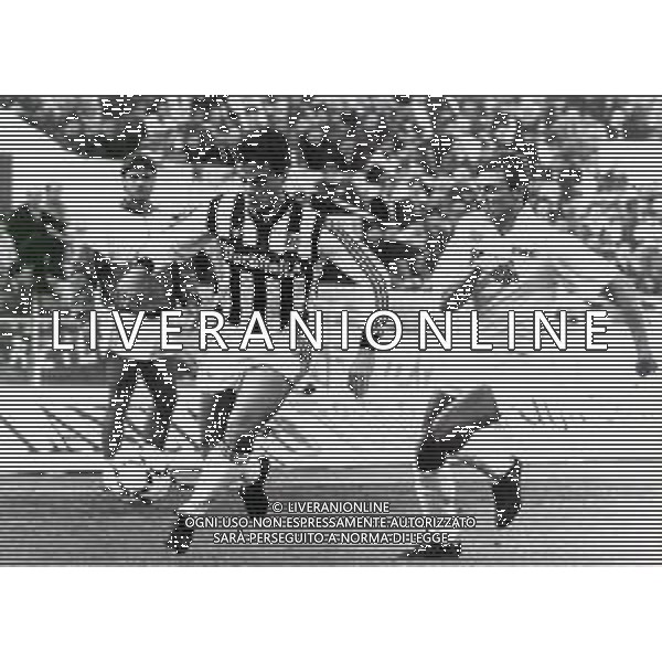 RETROSPETTIVA FRANCESCO VINCENZI CALCIATORE NELLA FOTO FRANCESCO VINCENZI CON LA MAGLIA DELL\'ASCOLI CALCIO AG ALDO LIVERANI SAS