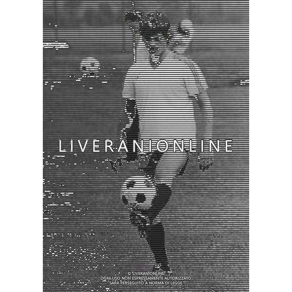 RETROSPETTIVA FRANCESCO VINCENZI CALCIATORE NELLA FOTO FRANCESCO VINCENZI CON LA MAGLIA DEL MILAN CALCIO AG ALDO LIVERANI SAS