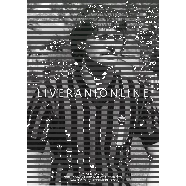 RETROSPETTIVA FRANCESCO VINCENZI CALCIATORE NELLA FOTO FRANCESCO VINCENZI CON LA MAGLIA DEL MILAN CALCIO AG ALDO LIVERANI SAS