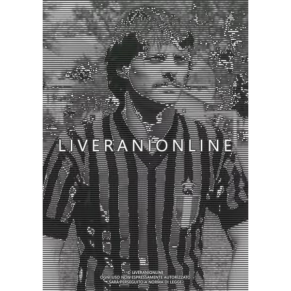 RETROSPETTIVA FRANCESCO VINCENZI CALCIATORE NELLA FOTO FRANCESCO VINCENZI CON LA MAGLIA DEL MILAN CALCIO AG ALDO LIVERANI SAS