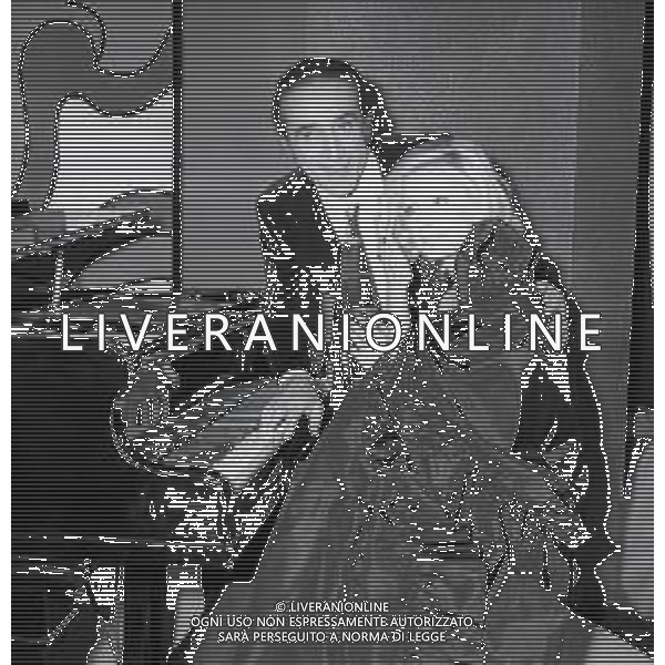 RETROSPETTIVA PATTY PRAVO CANTANTE NELLA FOTO PATTY PRAVO CON ARNOLDO FOA\' A ROMA NELL\'ANNO 1971 AG ALDO LIVERANI SAS