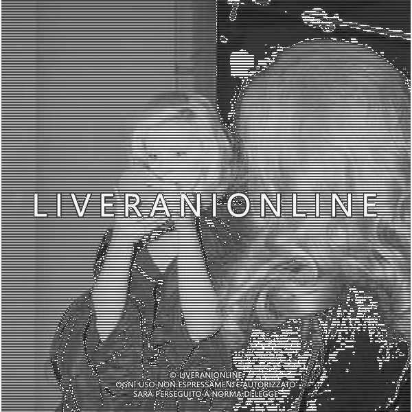 RETROSPETTIVA PATTY PRAVO CANTANTE NELLA FOTO PATTY PRAVO CON ARNOLDO FOA\' A ROMA NELL\'ANNO 1971 AG ALDO LIVERANI SAS