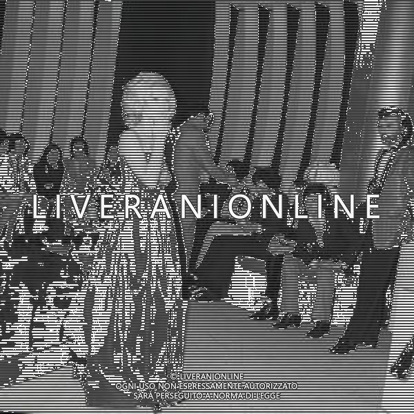 RETROSPETTIVA PATTY PRAVO CANTANTE NELLA FOTO PATTY PRAVO CON ARNOLDO FOA\' A ROMA NELL\'ANNO 1971 AG ALDO LIVERANI SAS
