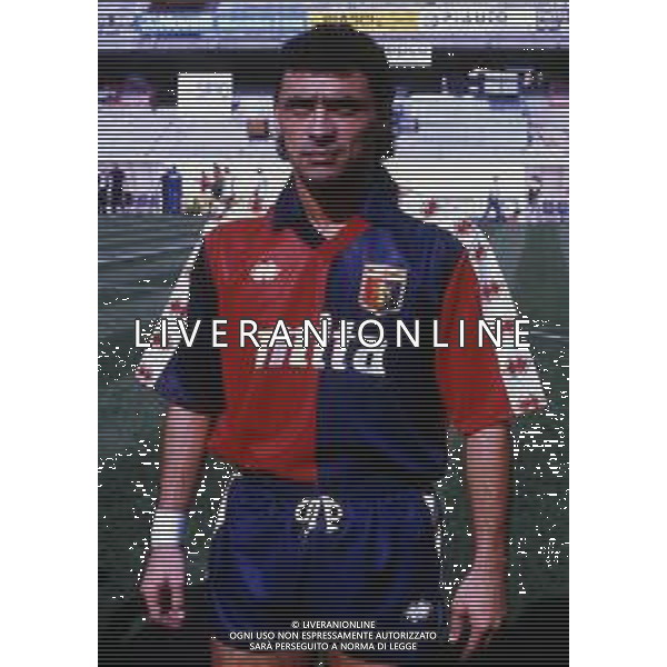 RETROSPETTIVA CARLOS ALBERTO AGUILERA CALCIATORE NELLA FOTO CARLOS ALBERTO AGUILERA CON LA MAGLIA DEL GENOA CALCIO 1989-1990 AG ALDO LIVERANI SAS
