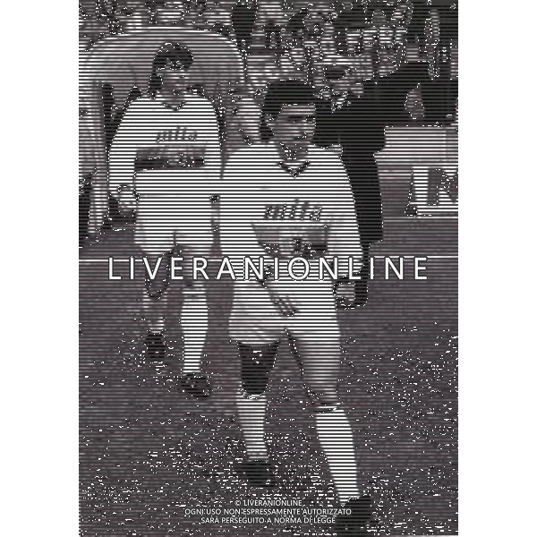 RETROSPETTIVA CARLOS ALBERTO AGUILERA CALCIATORE NELLA FOTO CARLOS ALBERTO AGUILERA CON LA MAGLIA DEL GENOA CALCIO AG ALDO LIVERANI SAS