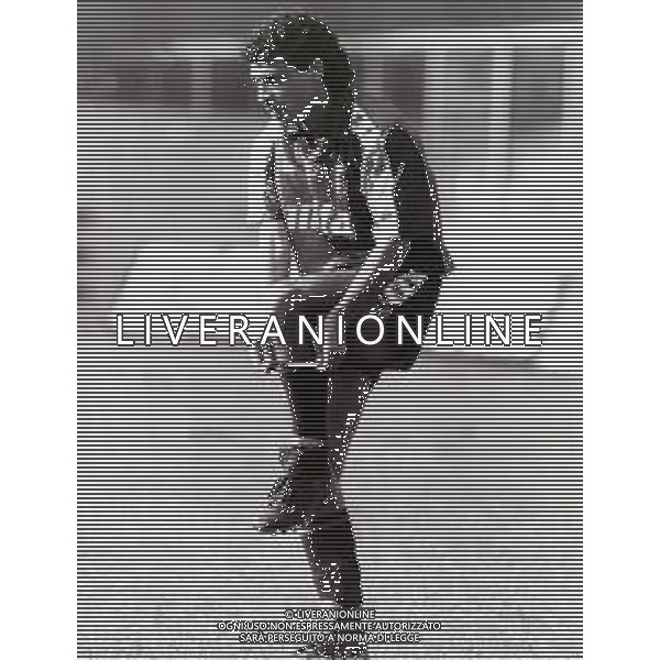 RETROSPETTIVA CARLOS ALBERTO AGUILERA CALCIATORE NELLA FOTO CARLOS ALBERTO AGUILERA CON LA MAGLIA DEL GENOA CALCIO AG ALDO LIVERANI SAS
