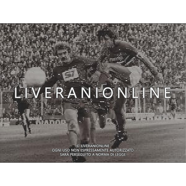 RETROSPETTIVA NICOLA ZANONE CALCIATORE NELLA FOTO NICOLA ZANONE CON LA MAGLIA DELLA SAMPDORIA CALCIO NELL\'ANNO 1984 AG ALDO LIVERANI SAS