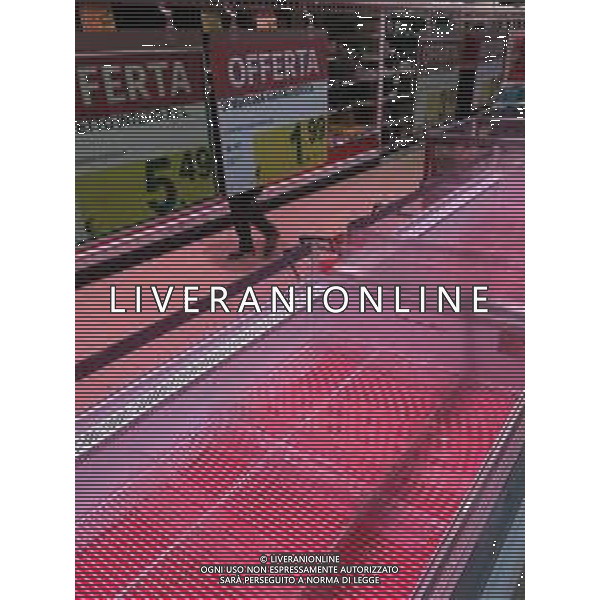24-02-2020 MILANO MAXI SIMPLY VIA POMPEO MARIANI NELLA FOTO ALCUNI SCAFFALI DEL SUPERMERCATO RIMASTI VUOTI DOPO LA CORSA AGLI ACQUISTI DA PARTE DELLA POPOLAZIONE IN MERITO ALLA SITUAZIONE DEL CORONAVIRUS AG ALDO LIVERANI SAS