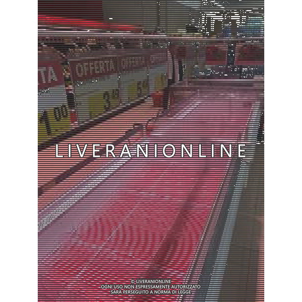 24-02-2020 MILANO MAXI SIMPLY VIA POMPEO MARIANI NELLA FOTO ALCUNI SCAFFALI DEL SUPERMERCATO RIMASTI VUOTI DOPO LA CORSA AGLI ACQUISTI DA PARTE DELLA POPOLAZIONE IN MERITO ALLA SITUAZIONE DEL CORONAVIRUS AG ALDO LIVERANI SAS