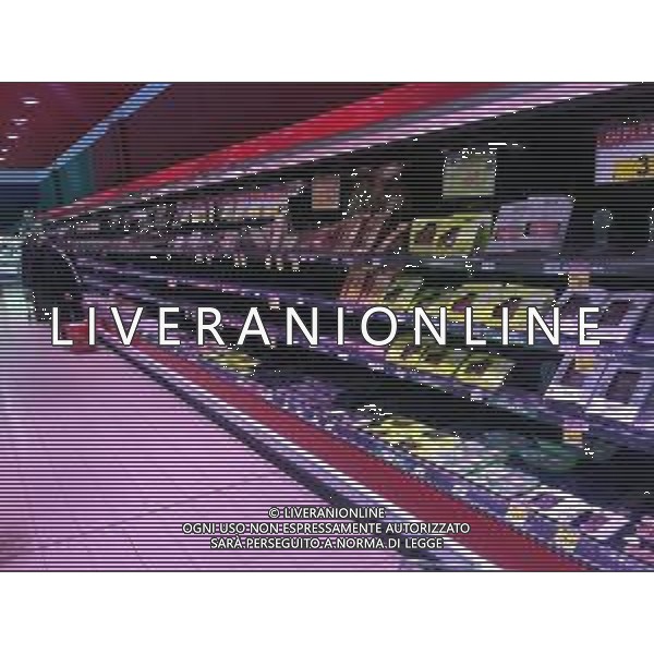 24-02-2020 MILANO MAXI SIMPLY VIA POMPEO MARIANI NELLA FOTO ALCUNI SCAFFALI DEL SUPERMERCATO RIMASTI VUOTI DOPO LA CORSA AGLI ACQUISTI DA PARTE DELLA POPOLAZIONE IN MERITO ALLA SITUAZIONE DEL CORONAVIRUS AG ALDO LIVERANI SAS