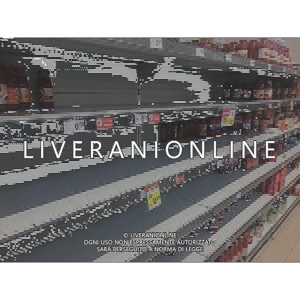 24-02-2020 MILANO MAXI SIMPLY VIA POMPEO MARIANI NELLA FOTO ALCUNI SCAFFALI DEL SUPERMERCATO RIMASTI VUOTI DOPO LA CORSA AGLI ACQUISTI DA PARTE DELLA POPOLAZIONE IN MERITO ALLA SITUAZIONE DEL CORONAVIRUS AG ALDO LIVERANI SAS