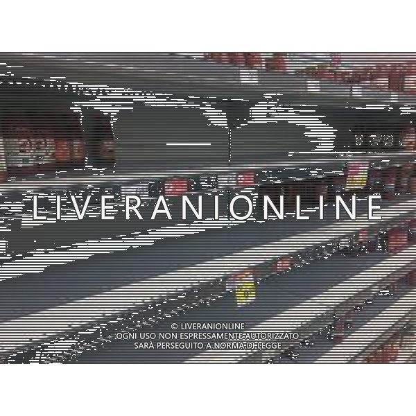 24-02-2020 MILANO MAXI SIMPLY VIA POMPEO MARIANI NELLA FOTO ALCUNI SCAFFALI DEL SUPERMERCATO RIMASTI VUOTI DOPO LA CORSA AGLI ACQUISTI DA PARTE DELLA POPOLAZIONE IN MERITO ALLA SITUAZIONE DEL CORONAVIRUS AG ALDO LIVERANI SAS