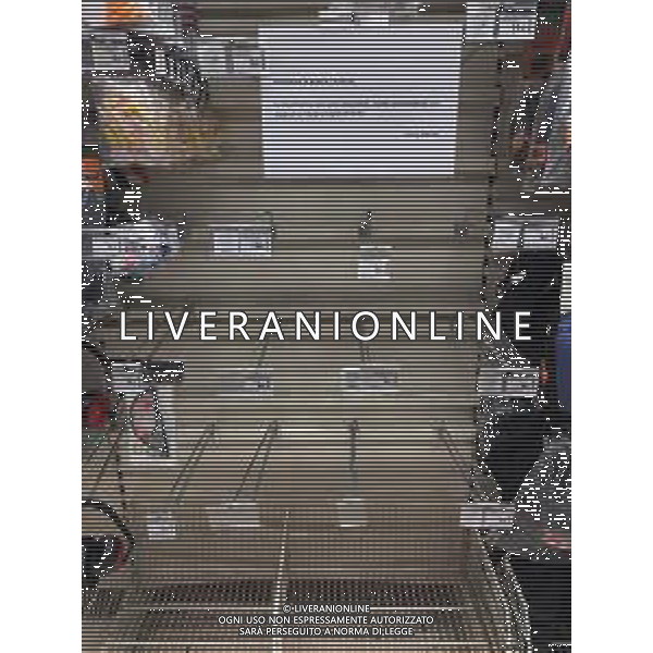 24-02-2020 LISSONE NEGOZIO LEROY MERLIN MASCHERINE ESAURITE NELLA FOTO GLI SCAFFALI DELLE MASCHERINE DA LAVORO ESUARITE PER L\'UTILIZZO DA PARTE DELLA POPOLAZIONE PER IL CORONAVIRUS AG ALDO LIVERANI SAS