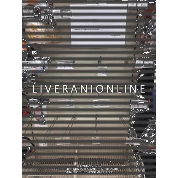 24-02-2020 LISSONE NEGOZIO LEROY MERLIN MASCHERINE ESAURITE NELLA FOTO GLI SCAFFALI DELLE MASCHERINE DA LAVORO ESUARITE PER L\'UTILIZZO DA PARTE DELLA POPOLAZIONE PER IL CORONAVIRUS AG ALDO LIVERANI SAS