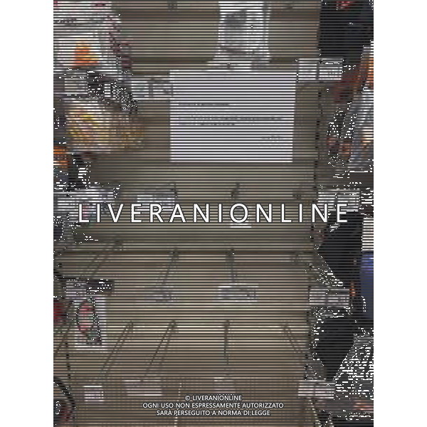 24-02-2020 LISSONE NEGOZIO LEROY MERLIN MASCHERINE ESAURITE NELLA FOTO GLI SCAFFALI DELLE MASCHERINE DA LAVORO ESUARITE PER L\'UTILIZZO DA PARTE DELLA POPOLAZIONE PER IL CORONAVIRUS AG ALDO LIVERANI SAS
