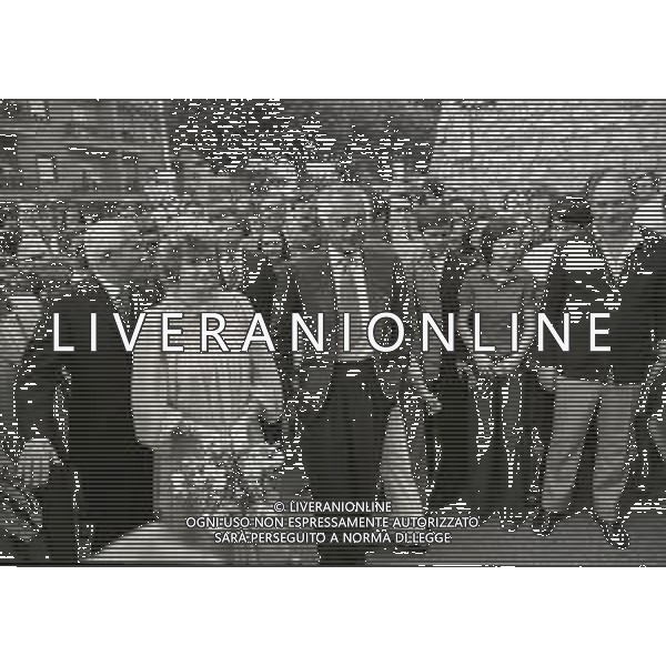 1975 VILLAR PEROSA MATRIMONIO DI MARGHERITA AGNELLI CON ALAIN ELKANN NELLA FOTO GIANNI AGNELLI CON LA FIGLIA MARGHERITA IL GIORNO DELLE SUE NOZZE NELL\'ANNO 1975 AG ALDO LIVERANI SAS