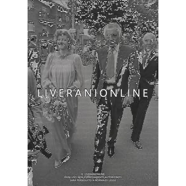 1975 VILLAR PEROSA MATRIMONIO DI MARGHERITA AGNELLI CON ALAIN ELKANN NELLA FOTO GIANNI AGNELLI CON LA FIGLIA MARGHERITA IL GIORNO DELLE SUE NOZZE NELL\'ANNO 1975 AG ALDO LIVERANI SAS
