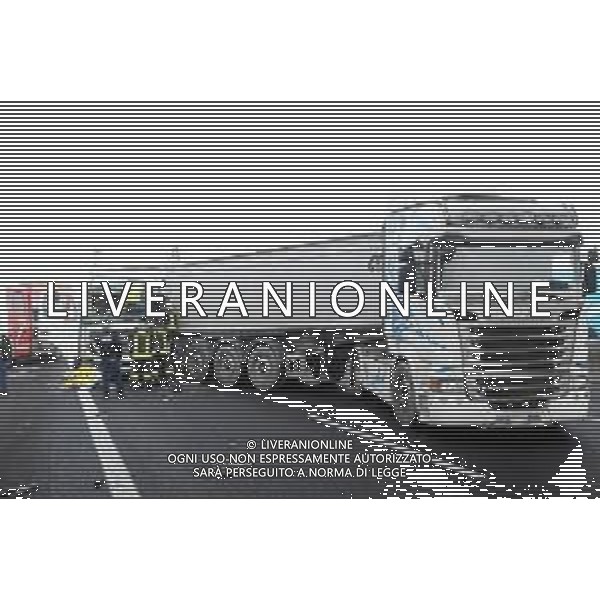 25-02-2020 -IMOLA A14 KM 44 CASOLA CANINA TAMPONAMENTO COINVOLTI 5 CAMION E UNA AUTO 118 POLIZIA STRADALE VIGILI DEL FUOCO IMOLA SENZA FERITI GRAVI,UNO INCASTRATO PORTATO IN OSPEDALE F OTO GIANNI SANNA-AG ALDO LIVERANI SAS