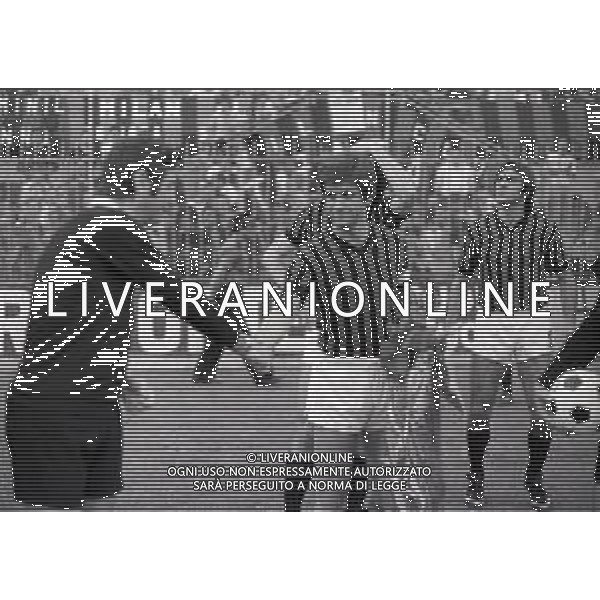 22-06-1977 MILANO COPPA ITALIA MILAN SPAL 2-0 NELLA FOTO ARBITRO LUIGI CELLI CON GIANNI RIVERA AG ALDO LIVERANI SAS