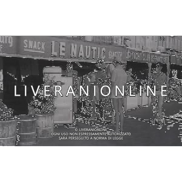 10-05-1964 CANNES VITTORIO EMANULE DI SAVOIA A PASSEGGIO AG ALDO LIVERANI SAS