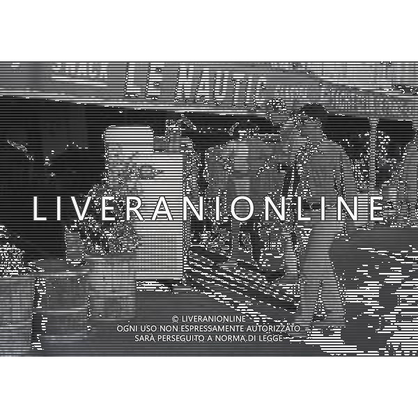 10-05-1964 CANNES VITTORIO EMANULE DI SAVOIA A PASSEGGIO AG ALDO LIVERANI SAS