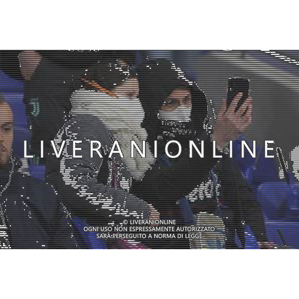 Lione 26.02.2020 Groupama Stadium Olympique Lione vs Juventus Champions League 2019/2020 ©Viganti/Agenzia Aldo Liverani Nella foto: tifosi lione con la mascherina a protezione del Coronavirus ©Viganti/ AGENZIA ALDO LIVERANI SAS