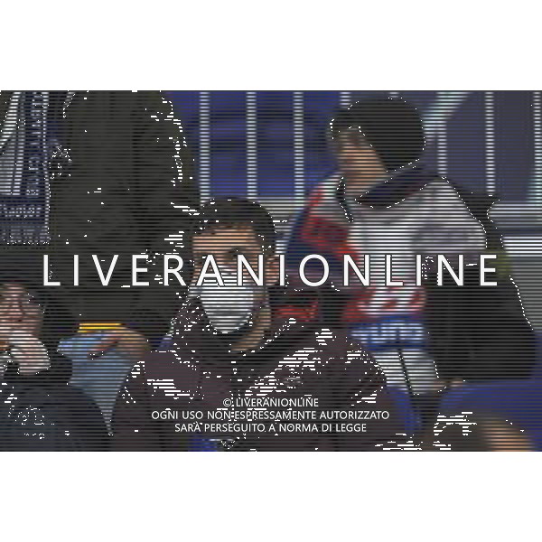 Lione 26.02.2020 Groupama Stadium Olympique Lione vs Juventus Champions League 2019/2020 ©Viganti/Agenzia Aldo Liverani Nella foto: tifosi lione con la mascherina a protezione del Coronavirus ©Viganti/ AGENZIA ALDO LIVERANI SAS
