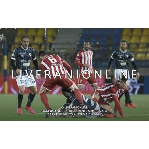 Campionato di Calcio Serie C - Lega Pro 2019/2020 Cava dei Tirreni, Italia 26/02/2020 Cavese vs Rende Nella foto: Groviglio di gambe a centrocampo Vincenzo Polito (2) Cavese 1919 e Maicol Origlio (6) Rende Calcio 1968 FOTO ANDREA D\'AMICO-ALESSIO MARINI-AG ALDO LIVERANI SAS