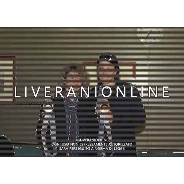 21-02-1998 MALPENSA- ARRIVO DELLE SCIATRICI STEFANIA BELMONDO E DEBORAH COMPAGNONI DA NAGANO NELLA FOTO STEFANIA BELMONDO E DEBORAH COMPAGNONI CON LE MEDAGLIE VINTE AG ALDO LIVERANI SAS