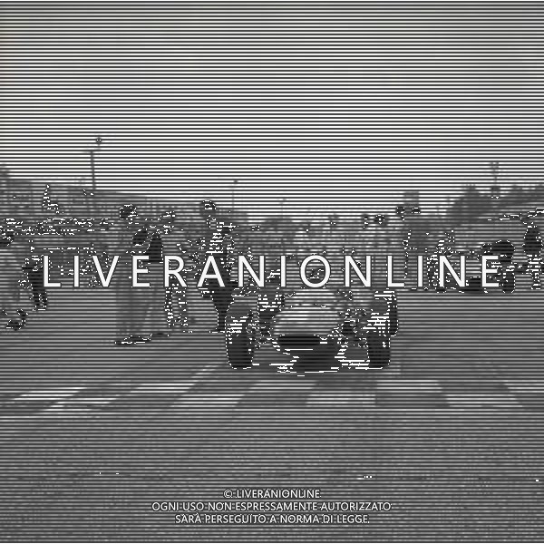 1966 MONZA FILM GRAND PRIX CON YVES MONTAND NELLA FOTO YVES MONTAND AG ALDO LIVERANI SAS