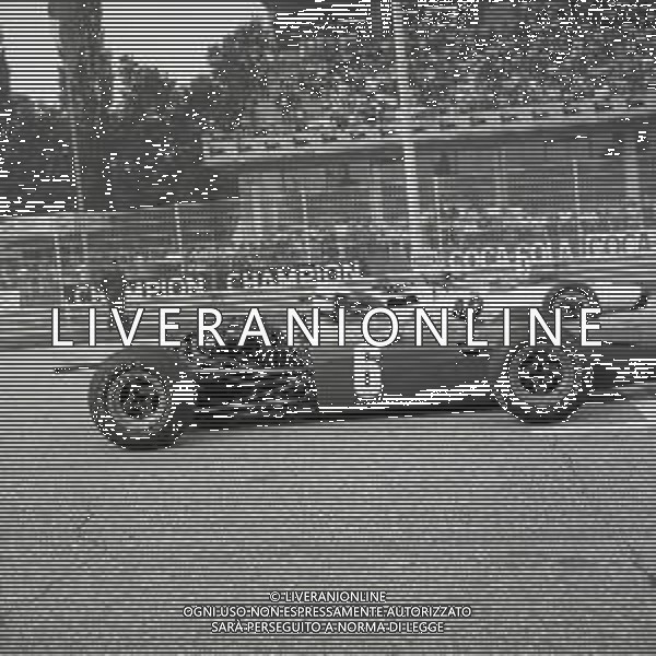 1966 MONZA FILM GRAND PRIX CON YVES MONTAND NELLA FOTO SCENA DEL FILM AG ALDO LIVERANI SAS