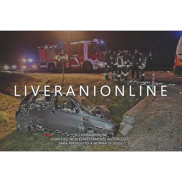 IMOLA 27 02 2020 VIA CORRECCHIO ALTEZZA RISTORANTE STERLINA UOMO CHE CONDUCEVA FIAT PUNTO HA PERSO IL CONTROLLO DELLA AUTO E SI E\' SCHIANTATO CONTRO UN MURETTO ACCANTO LA STRADA GRAVE SUL POSTO CARABINIERI VIGILI DEL FUOCO IMOLA 118 ©SANNA / AGENZIA ALDO LIVERANI SAS