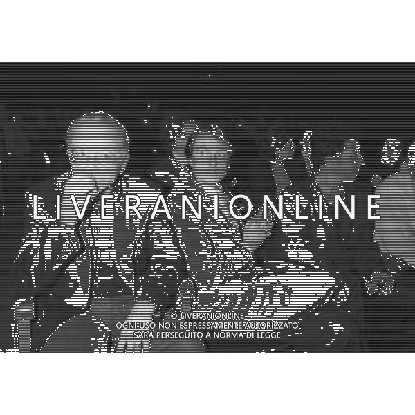 RETROSPETTIVA EDWIGE FENECH ATTRICE NELLA FOTO EDWIGE FENECH NELLO SPETTACOLO TEATRALE D\'AMORE SI MUORE NEL 1986 AL TEATRO SMERALDO REGIA ALDO TERLIZZI GINO PAOLI CON LUCA CORDERO DI MONTEZEMOLO AG ALDO LIVERANI SAS