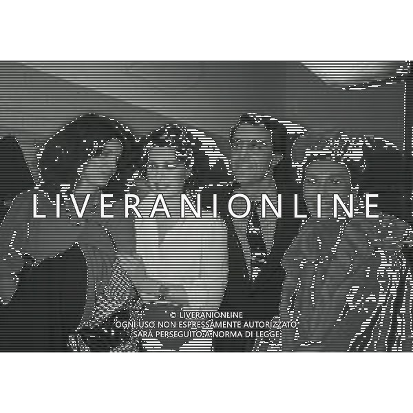 RETROSPETTIVA EDWIGE FENECH ATTRICE NELLA FOTO EDWIGE FENECH NELLO SPETTACOLO TEATRALE D\'AMORE SI MUORE NEL 1986 AL TEATRO SMERALDO REGIA ALDO TERLIZZI STELLA PENDE-EDWIGE FENECH-ALDO TERLIZZI-ANNA CRAXI AG ALDO LIVERANI SAS