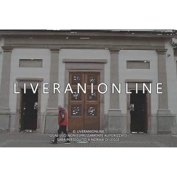 Bresso ( MI ) 29/02/2020 Sospetto di Coronavirus a Bresso in provincia di Milano chiuso il Bar Libertas, dove una personata e stata trovata infetta proveniente da Niguarda (Mi) foto: Entrata della Chiesa San Nazzaro Celso, le funzione sono aperte a tutti PH Lauro Montagnini / AGENZIA ALDO LIVERANI SAS