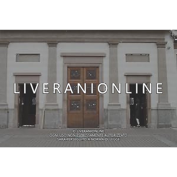 Bresso ( MI ) 29/02/2020 Sospetto di Coronavirus a Bresso in provincia di Milano chiuso il Bar Libertas, dove una personata e stata trovata infetta proveniente da Niguarda (Mi) foto: Entrata della Chiesa San Nazzaro Celso, le funzione sono aperte a tutti PH Lauro Montagnini / AGENZIA ALDO LIVERANI SAS