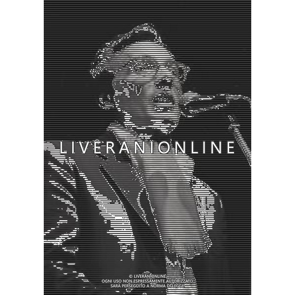 RETROSPETTIVA ENZO JANNACCI IN CONCERTO AL TEATRO CIAK DI MILANO NELL\'ANNO 1983 NELLA FOTO ENZO JANNACCI AG ALDO LIVERANI SAS
