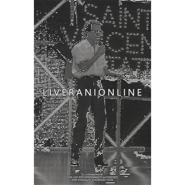 RETROSPETTIVA ENZO JANNACCI CANTANTE NELLA FOTO ENZO JANNACCI AL FESTIVAL DI SAINT VINCENT NELL\'ANNO 1983 AG ALDO LIVERANI SAS