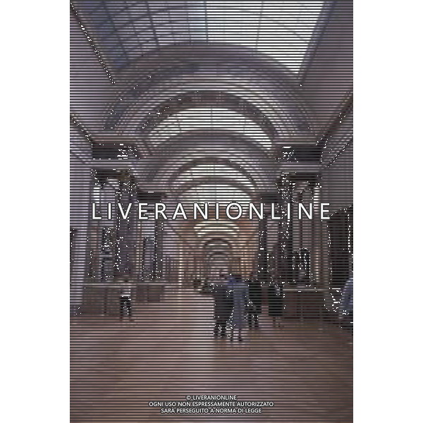 VEDUTA INTERNO DEL MUSEO DEL LOUVRE A PARIGI, IN FRANCIA 1985 - RETROSPETTIVA ©Archivio Giovanni Liverani / ARCHIVIO GIOVANNI LIVERANI SAS