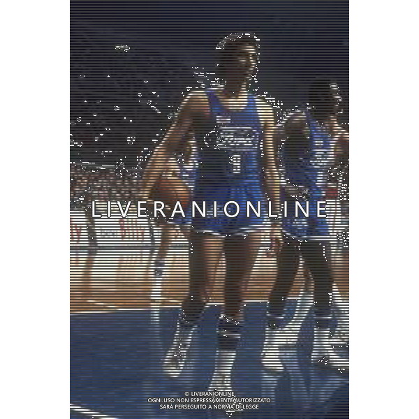 RETROSPETTIVA RENZO BARIVIERA BASKET NELLA FOTO RENZO BARIVIERA CON LA MAGLIA DELLA FORD CANTU\' AG ALDO LIVERANI SAS